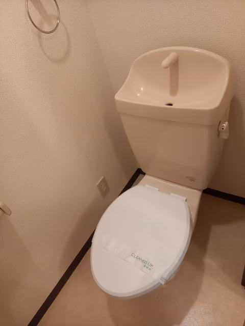 【和歌山市三葛のアパートのトイレ】