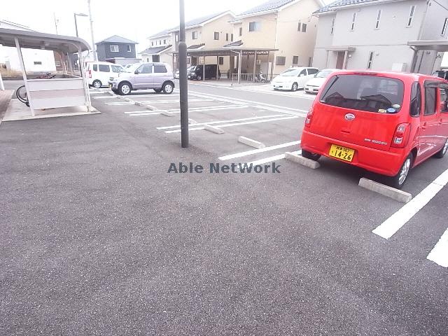 【不破郡垂井町表佐のアパートの駐車場】