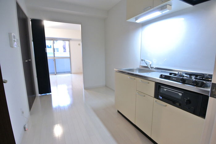 キッチン　※写真は同型タイプ、現況優先。