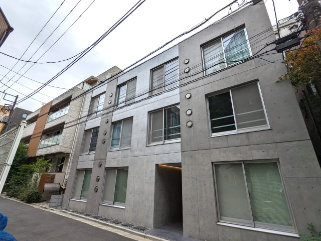 新宿区荒木町のマンションの建物外観