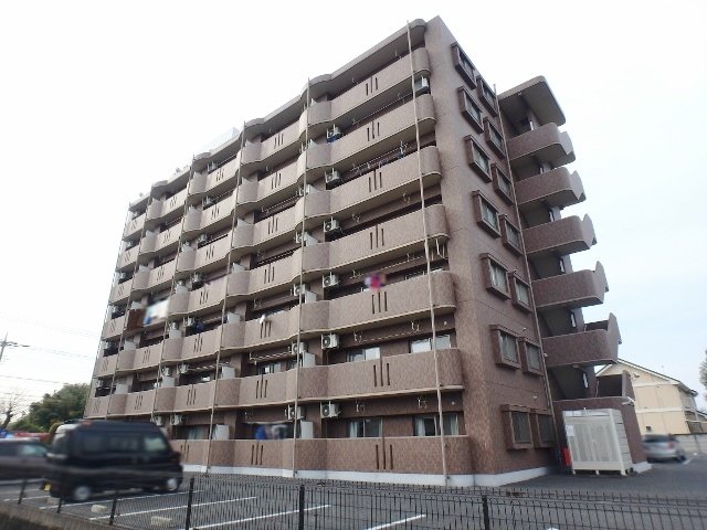 下野市下古山のマンションの建物外観