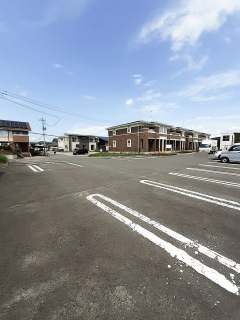 【遠田郡美里町駅東のアパートの駐車場】