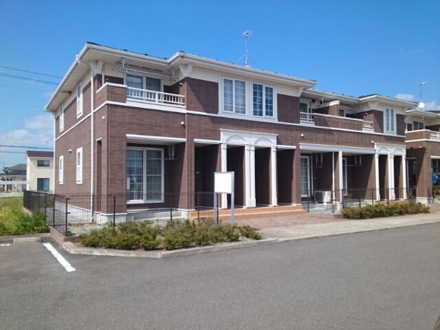 遠田郡美里町駅東のアパートの建物外観