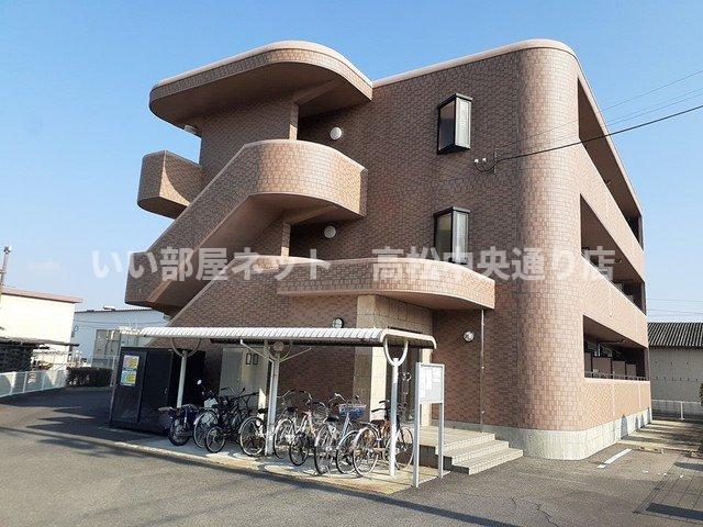 【エスティガーデンの建物外観】