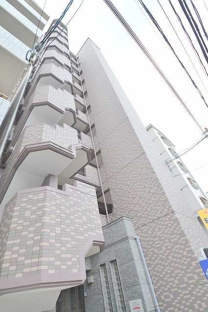 広島市西区庚午南のマンションの建物外観