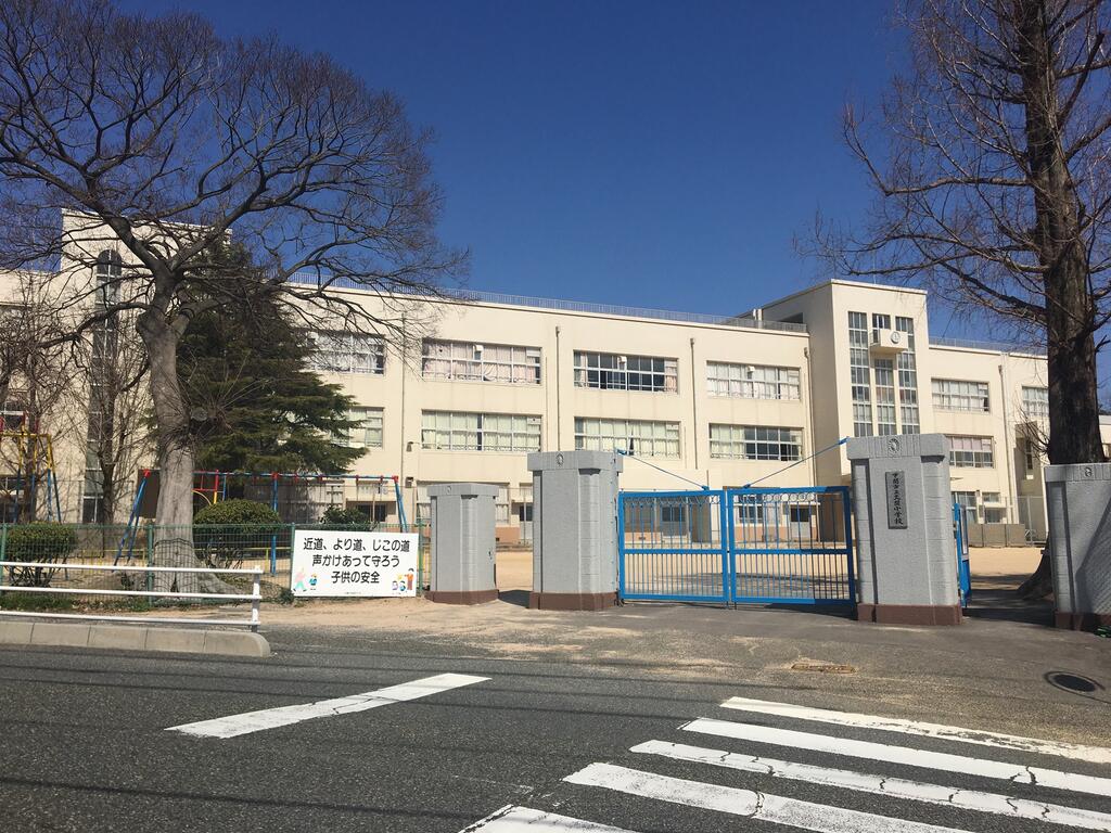 【N2ビルの小学校】