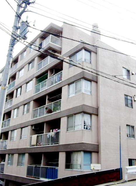 横浜市鶴見区寺谷のマンションの建物外観
