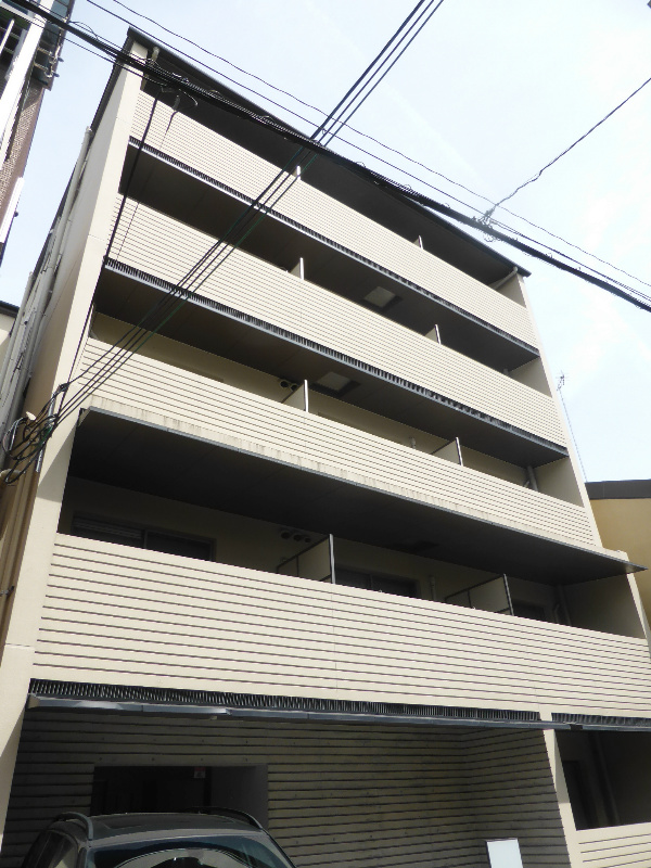 京都市東山区進之町のマンションの建物外観