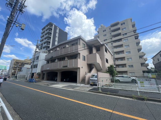 【名古屋市東区東大曽根町のマンションの建物外観】