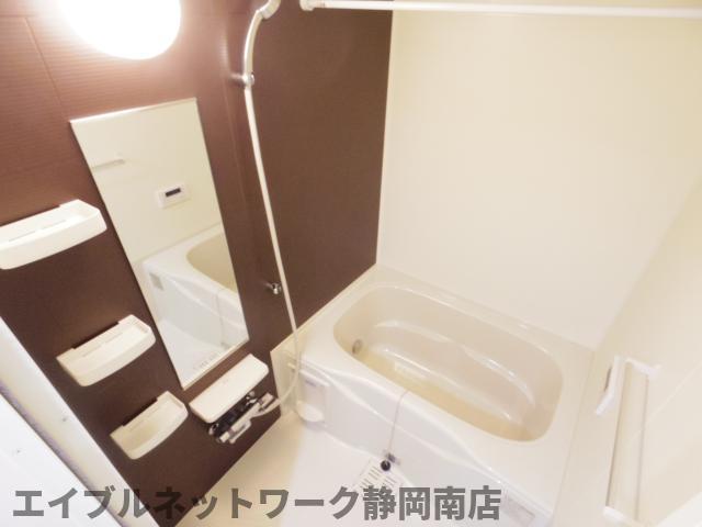 バス・シャワールーム　ゆったり過ごせるお風呂です