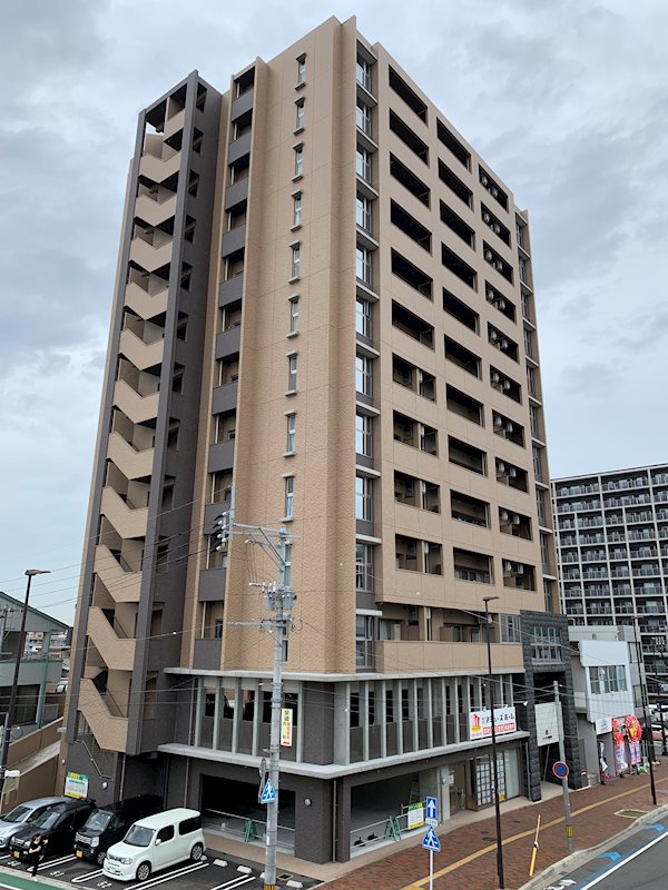 ウィングス城野駅前の建物外観