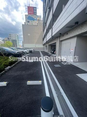 駐車場　駐車場に車を止められます