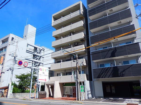 瀬川ビルの建物外観