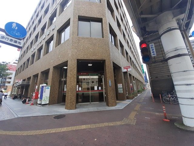 【岡山市北区中山下のマンションの郵便局】