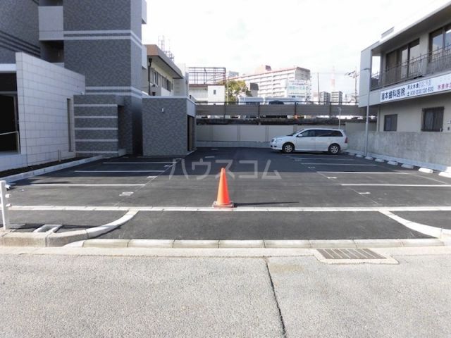 【吹田市山田東のマンションの駐車場】