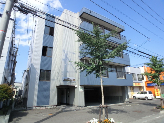 【札幌市白石区川下三条のマンションのエントランス】