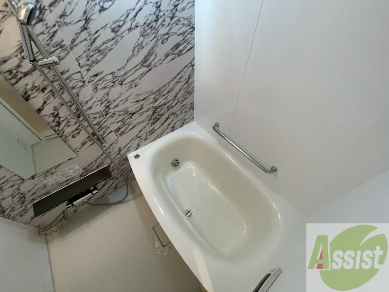 バス・シャワールーム　お風呂になります。一日の疲れを癒してくださいね。