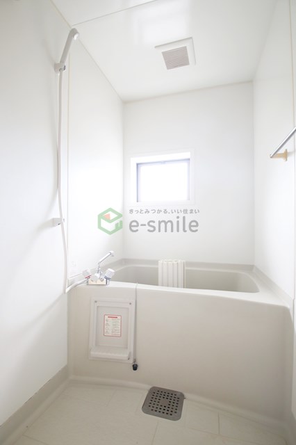 バス・シャワールーム　コンパクトで使いやすいお風呂です