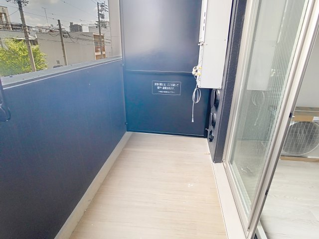 バルコニー　掲載写真は同型モデルを掲載しております。実際のお部屋と仕様等