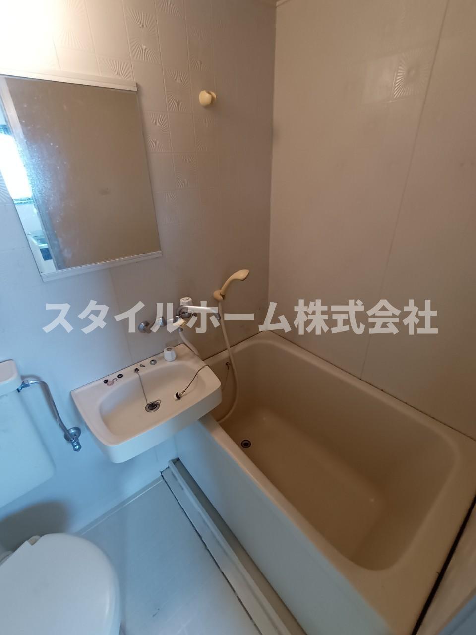 バス・シャワールーム　同建物内別部屋の写真です。