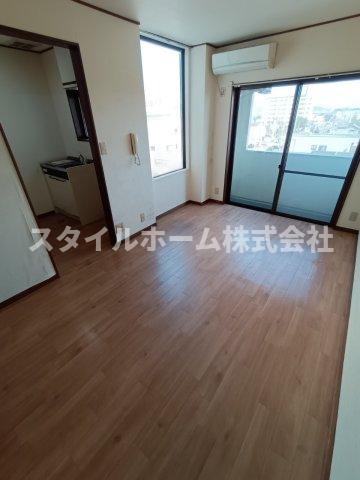 居室・リビング　同建物内別部屋の写真です。