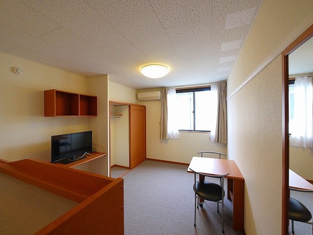 居室・リビング　ゆったり過ごせる居間です