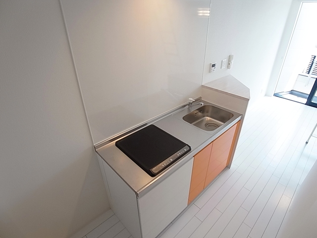 キッチン　システムキッチン。２口ＩＨコンロ