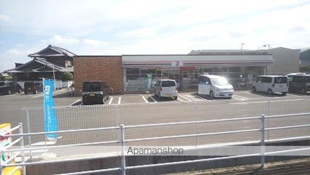 コンビニ　セブンイレブン（コンビニ）まで472m