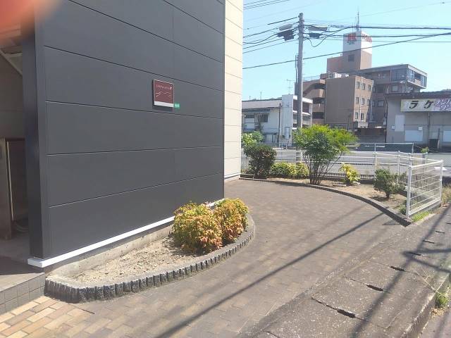 エントランス　駐車場