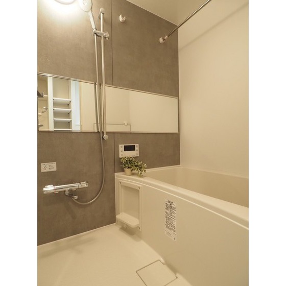 バス・シャワールーム　ゆったりバスルーム