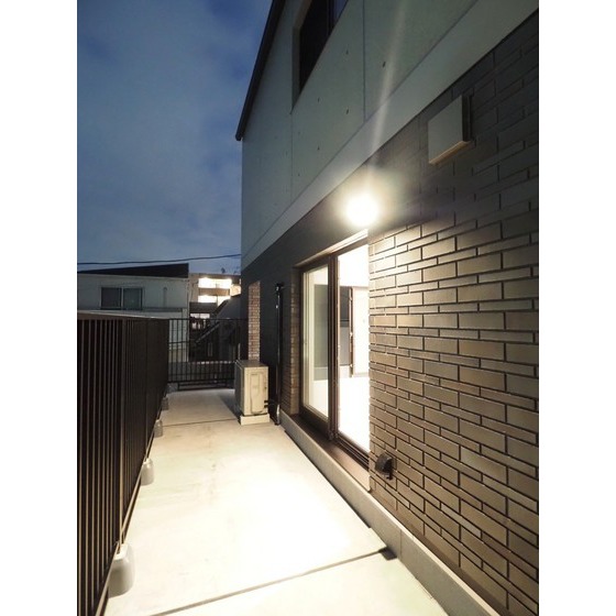 バルコニー　広々バルコニー