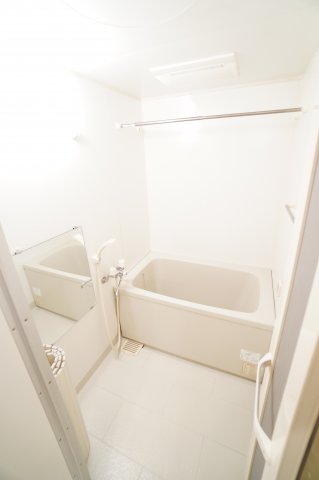 バス・シャワールーム　※同物件・反転タイプの写真です。