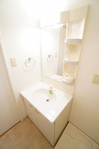 洗面設備　※同物件・反転タイプの写真です。