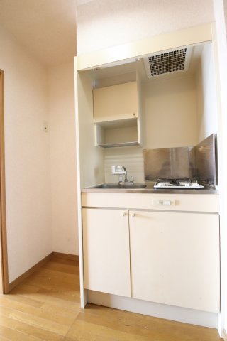 キッチン　コンパクトなキッチンで掃除もラクラク