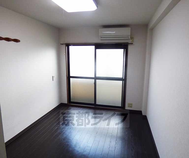 居室・リビング　落ち着きのあるお部屋。