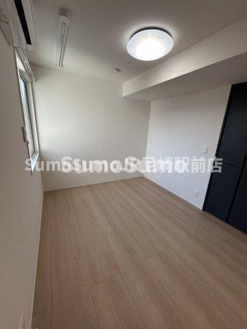 その他部屋・スペース　開放的な寝室です