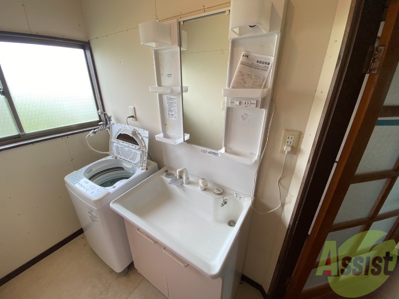 洗面設備　キレイな独立洗面台が設置されてあります！