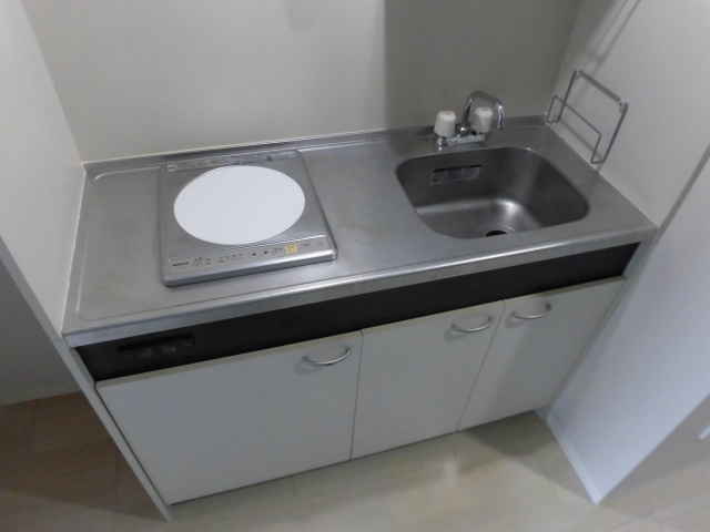 キッチン　同物件別号室の写真です。