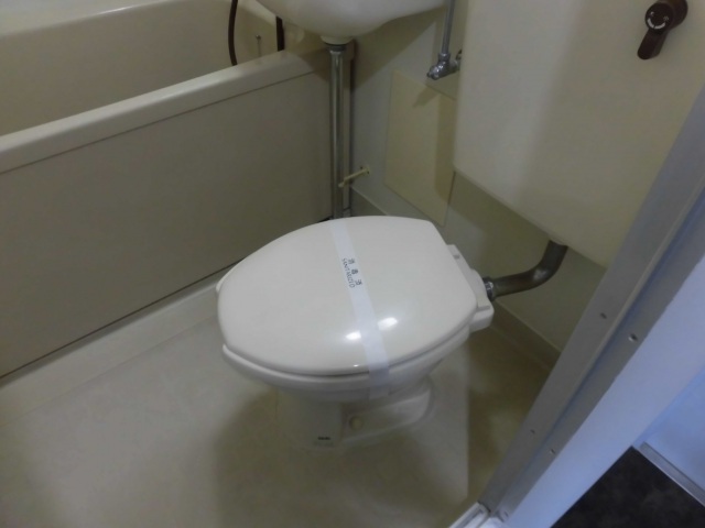 トイレ　同物件別号室の写真です。