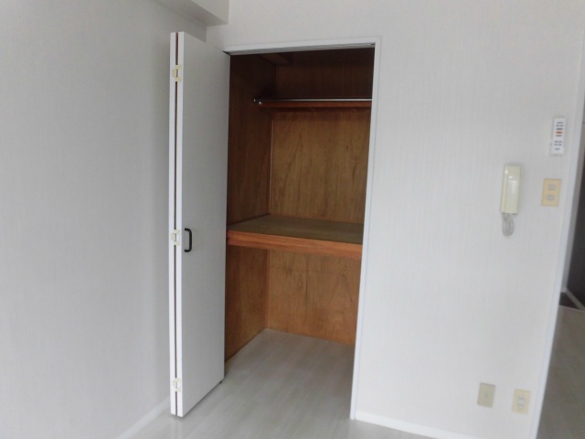 収納　同物件別号室の写真です。