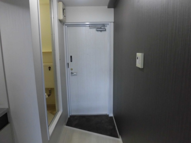 玄関　同物件別号室の写真です。