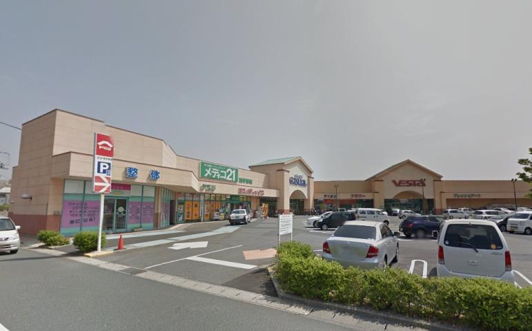 スーパー　フジグラン西宇部店（スーパー）まで957m