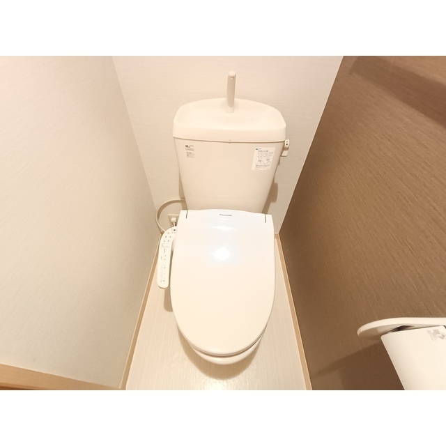 トイレ　温水洗浄便座