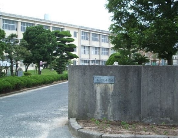 中学校　宇部市立西岐波中学校（中学校）まで1068m