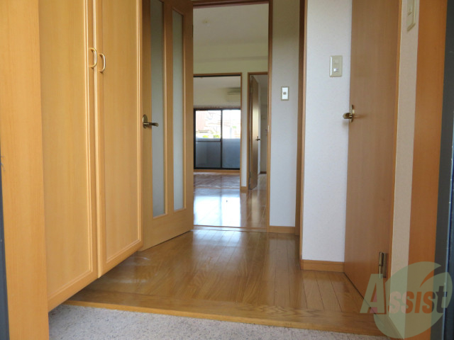 玄関　玄関の外から部屋の中を撮影してみましたー。