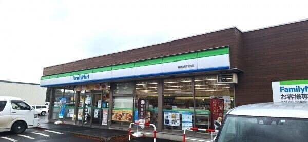 コンビニ　ファミリーマート札幌ドーム前店（コンビニ）まで186m