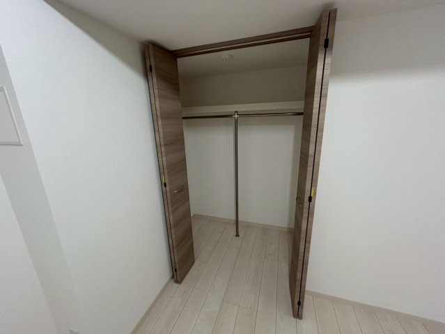 収納　※写真は別号室の反転タイプになります