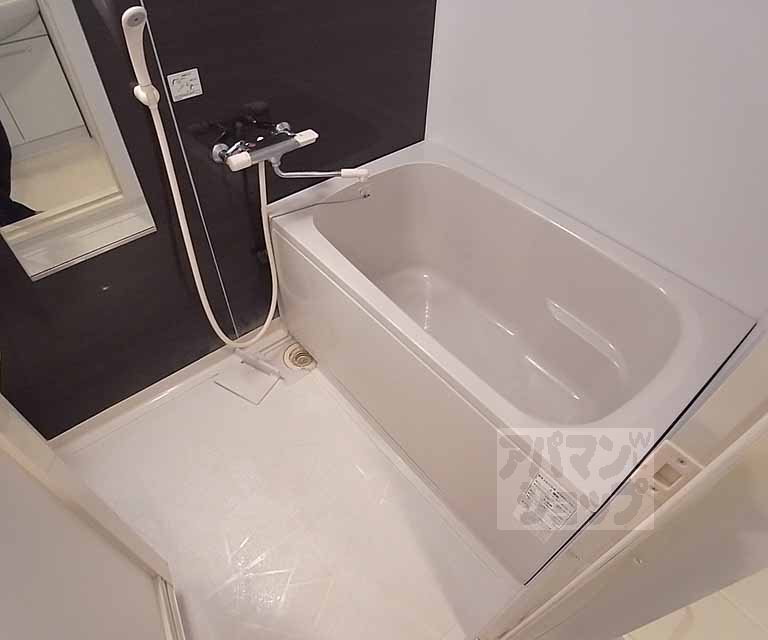 バス・シャワールーム　バスルームです。