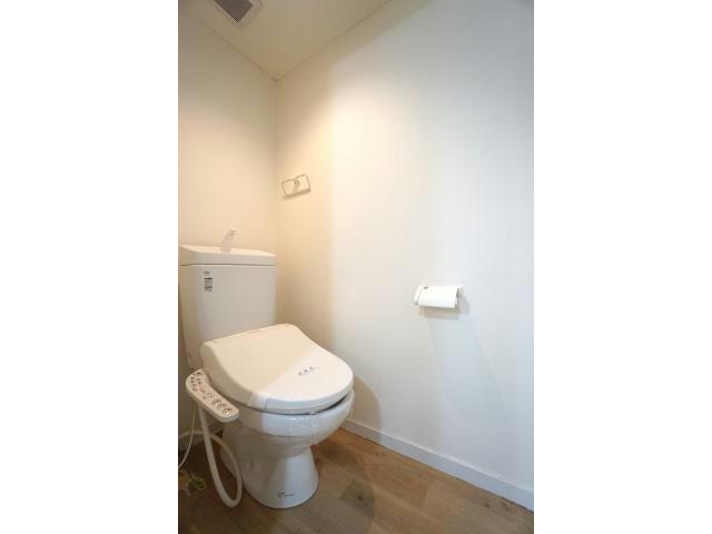 トイレ　温水洗浄便座付き