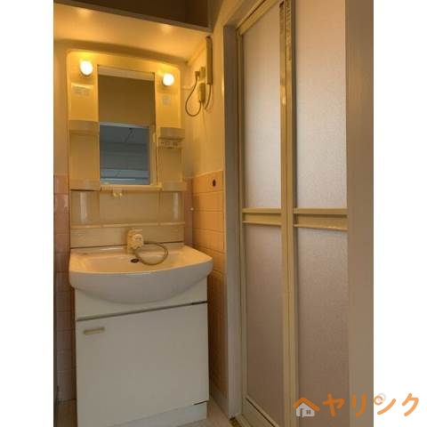 洗面設備　同間取りの他のお部屋を参考としています